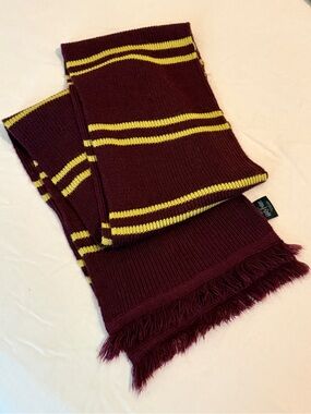 Harry Potter Universal Studios Hogwarts Gryffindor House Scarf Maroon and Gold